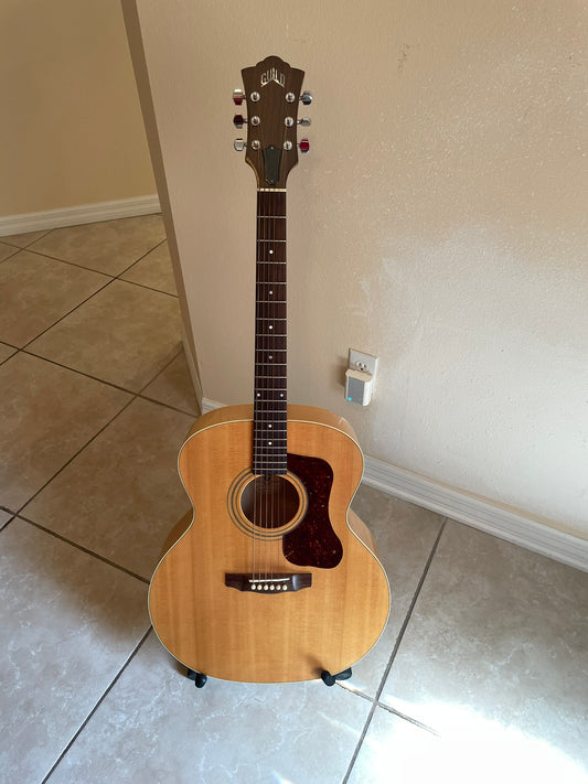 a                                                           Guild Acoustic