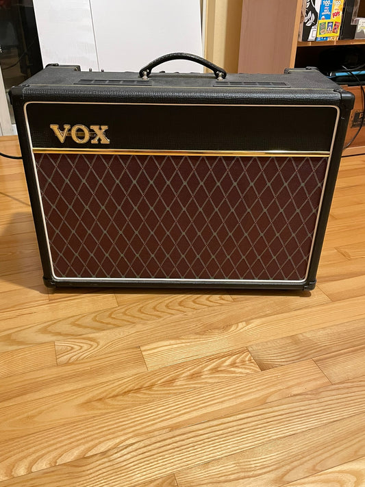 b                                                          Vox Amplifier